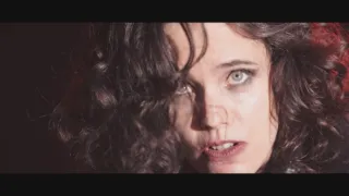 Anna Calvi: Pařížský koncert