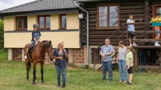 Jedna rodina (99)