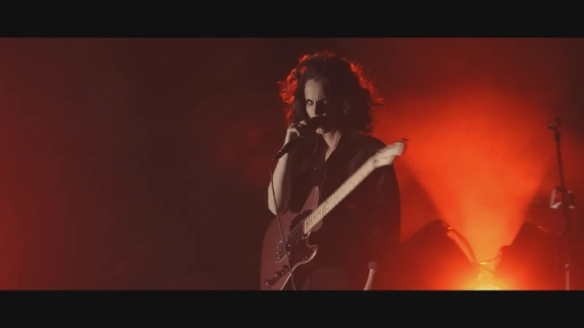 Anna Calvi: Pařížský koncert - fotogaléria