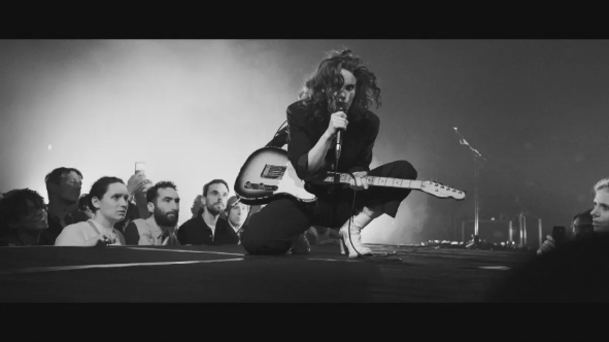 Anna Calvi: Pařížský koncert - fotogaléria