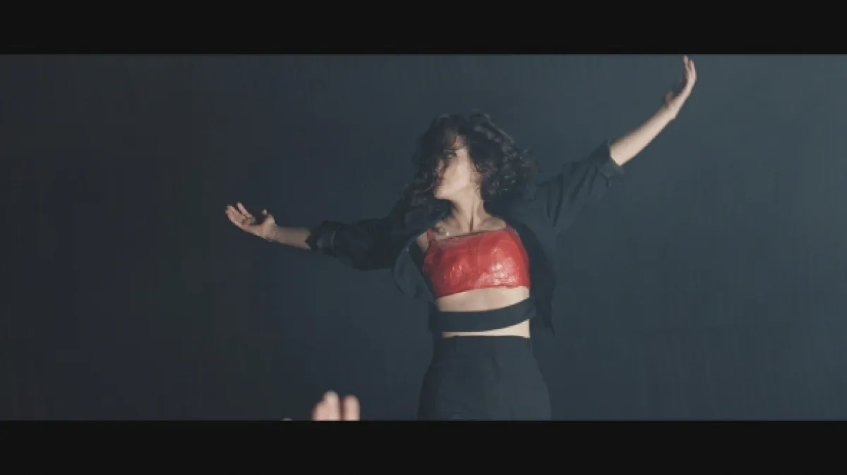 Anna Calvi: Pařížský koncert - fotogaléria