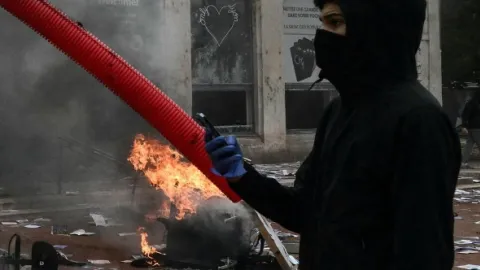DVTV: Protesty ve Francii