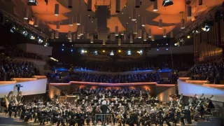 Rattle řídí Berlínské filharmoniky