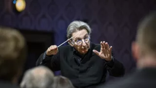 Českou filharmonii řídí Michael Tilson Thomas