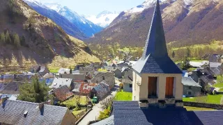 Pyreneje, přirozená hranice mezi Francií a Španělskem