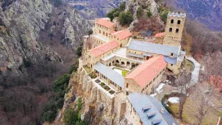 Pyreneje, přirozená hranice mezi Francií a Španělskem