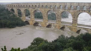 Megamosty: Oblouky nad propastí