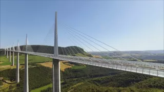 Megamosty: Oblouky nad propastí