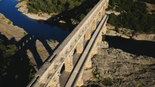 Megamosty: Oblouky nad propastí