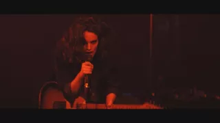Anna Calvi: Pařížský koncert