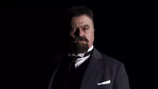 Dva muži v roce jedna