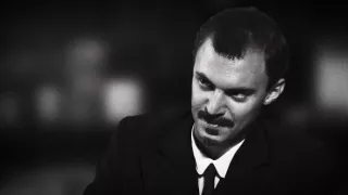 Dva muži v roce jedna