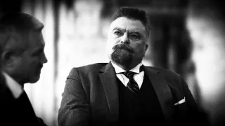 Dva muži v roce jedna