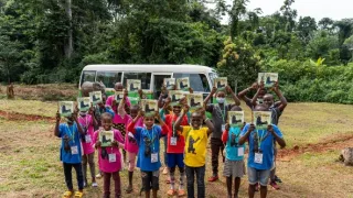 Toulavý autobus v Kamerunu