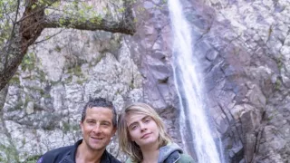 V divočine s Bearom Gryllsom (1)