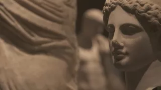 Noc v Louvru