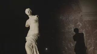 Noc v Louvru