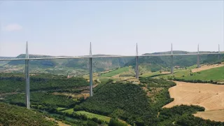 Megamosty: Oblúky nad priepasťou