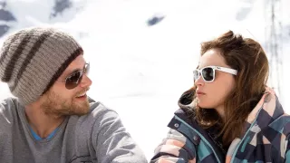 Kočka na snowboarde