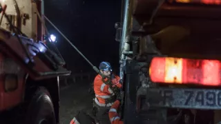 Záchrana na zledovatělé silnici: Zmatek na dálnici (4)