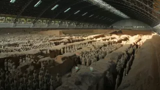 Dračí cisár a jeho terakotoví strážcovia