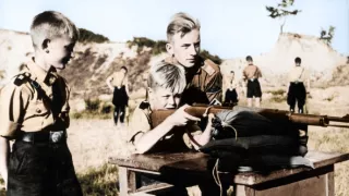 Hitlerjugend: Nacistická detská armáda (1/2)