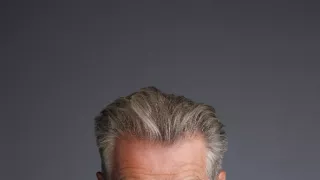 Největší loupeže s Piercem Brosnanem (8)