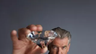 Největší loupeže s Piercem Brosnanem (3)