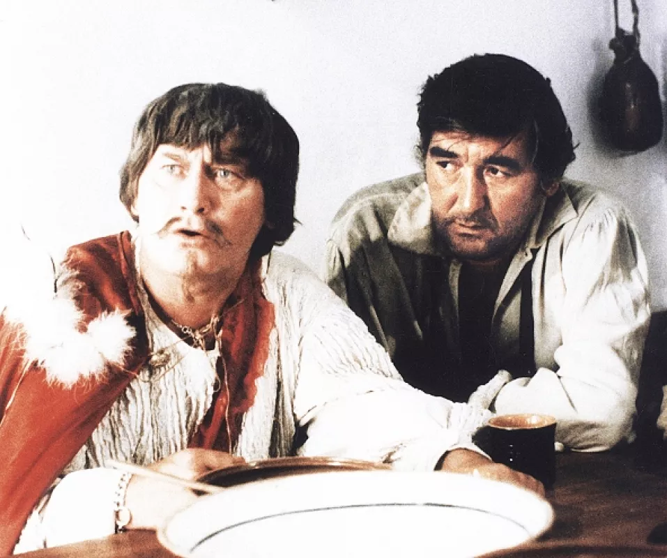 Za humny je drak (A DRAGON DOWN THE LANE), 1982 - fotogaléria