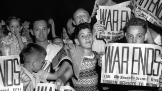 1945: Japonsko kapituluje, USA oslavuje