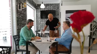 Manu a Matěj na cestě podél Apenin (4/10)