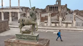 Neapol - život pod vulkanickou hrozbou