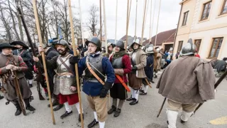 K pocte zbraň! (5/8)