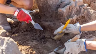 Tajemství skrytá v písku (3/6)