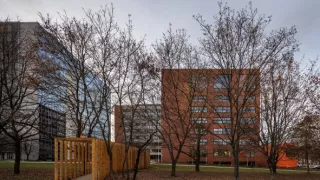 Tak trochu poučný barak