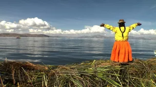České stopy na brehu bájneho jazera Titicaca