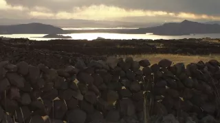 České stopy na brehu bájneho jazera Titicaca