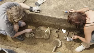 Pod povrchom - storočné pôsobenie archeologického ústavu