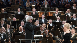 Rattle řídí Berlínské filharmoniky