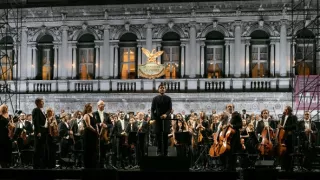 Flórez zpívá před milánským Dómem