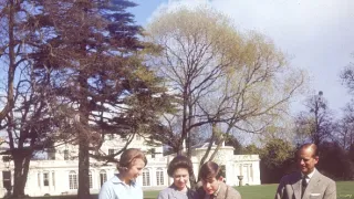 Alžběta II.: Portrét královny