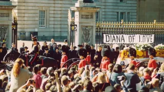 Alžběta II.: Portrét královny