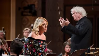 Sir Simon Rattle diriguje české a terezínské autory