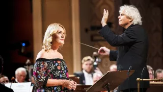 Sir Simon Rattle diriguje české a terezínské autory