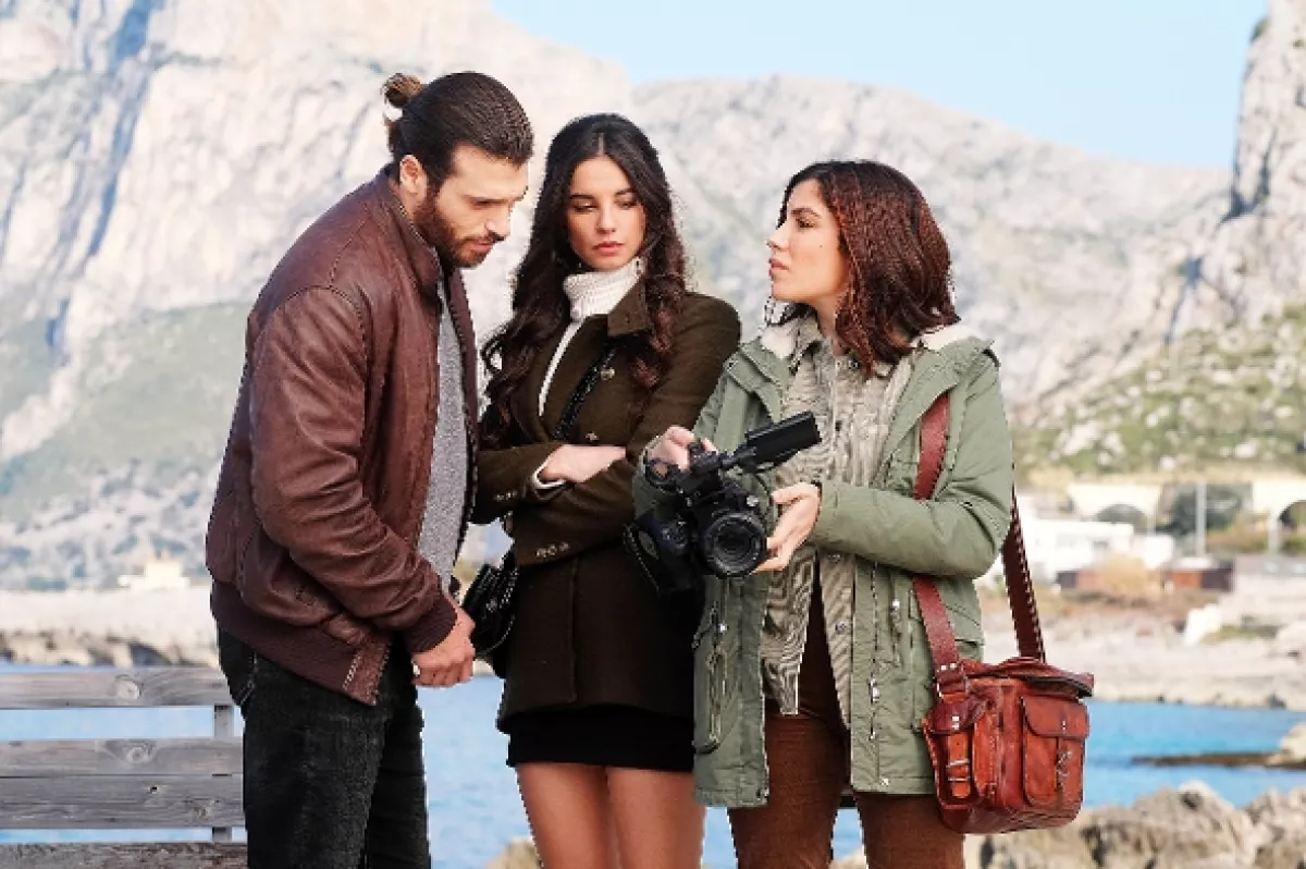 Viola (Viola come il mare/Violet like the Sea), 2022 - fotogaléria