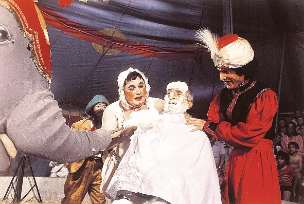 Krídelko alebo stehienko? (L’aile ou la cuisse), 1976 - fotogaléria