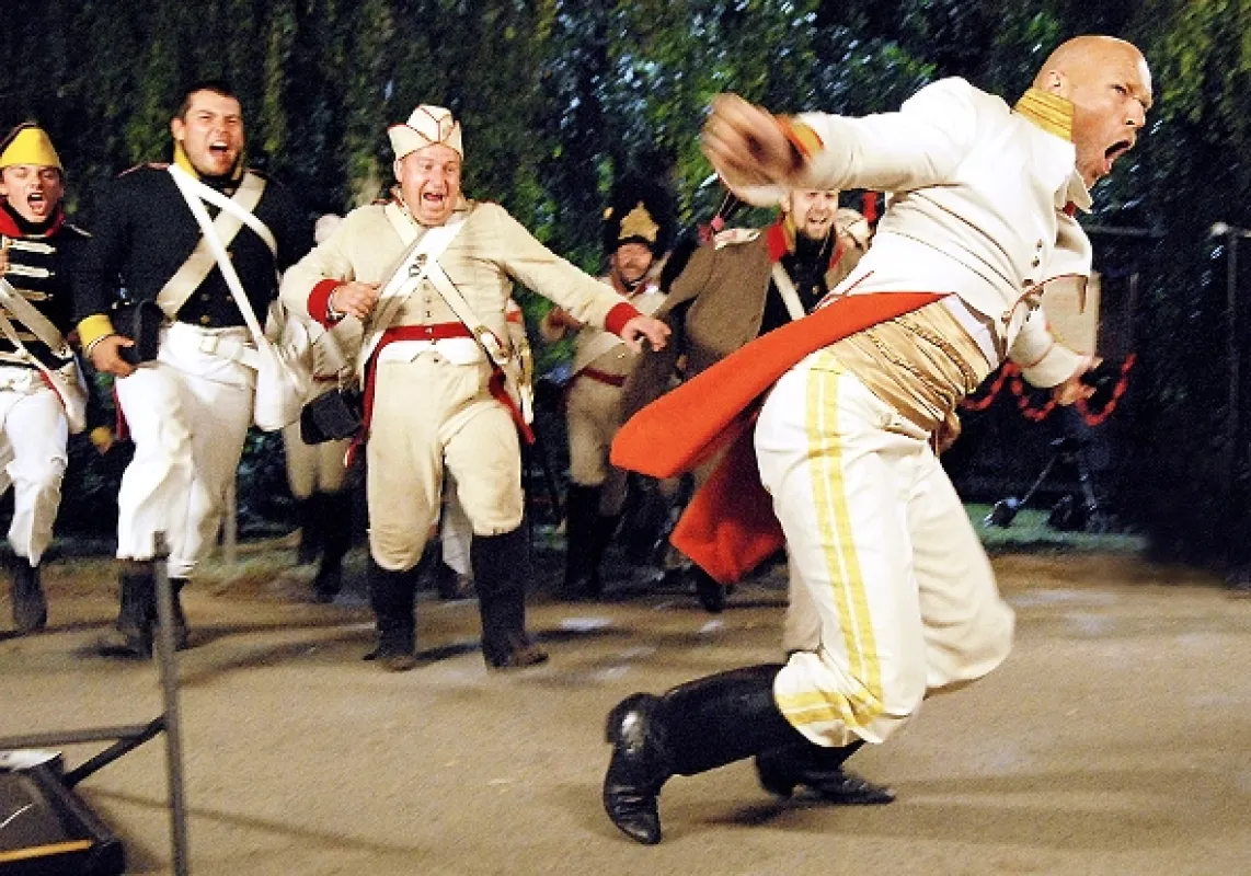 Svatba na bitevním poli (Wedding On A Battlefield, A), 2008 - fotogaléria