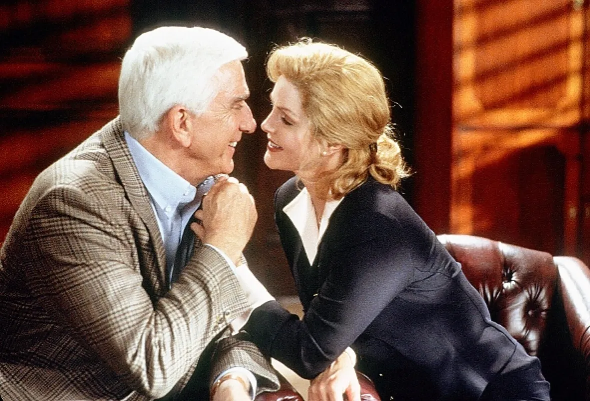Bláznivá střela 33 1/3: Poslední trapas (Naked Gun 33 1/3: The Final Insult), 1994 - fotogaléria