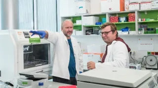 Futuretro - smart člověk (1/8)