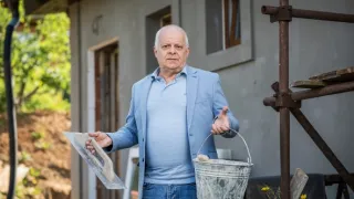 Tom je v tom